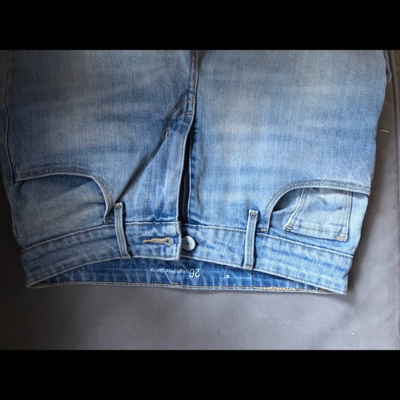 SOLD Levi's - High Rise, Skinny Jeans - Picture 4 of 6